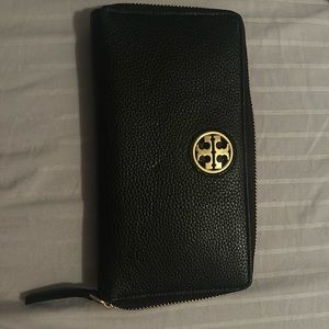 TORY BURCH CARSON ZIP CONTINENTAL WALLET